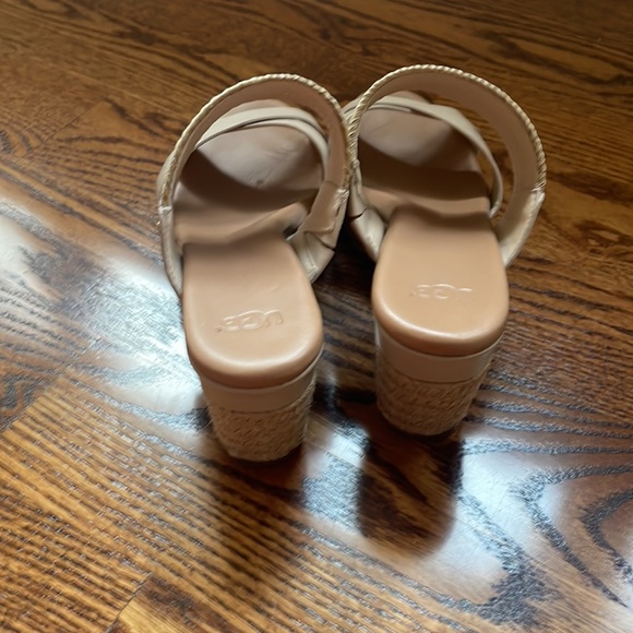 Uggs Mule Sandles, Womens size 7 in nude - Picture 6 of 6